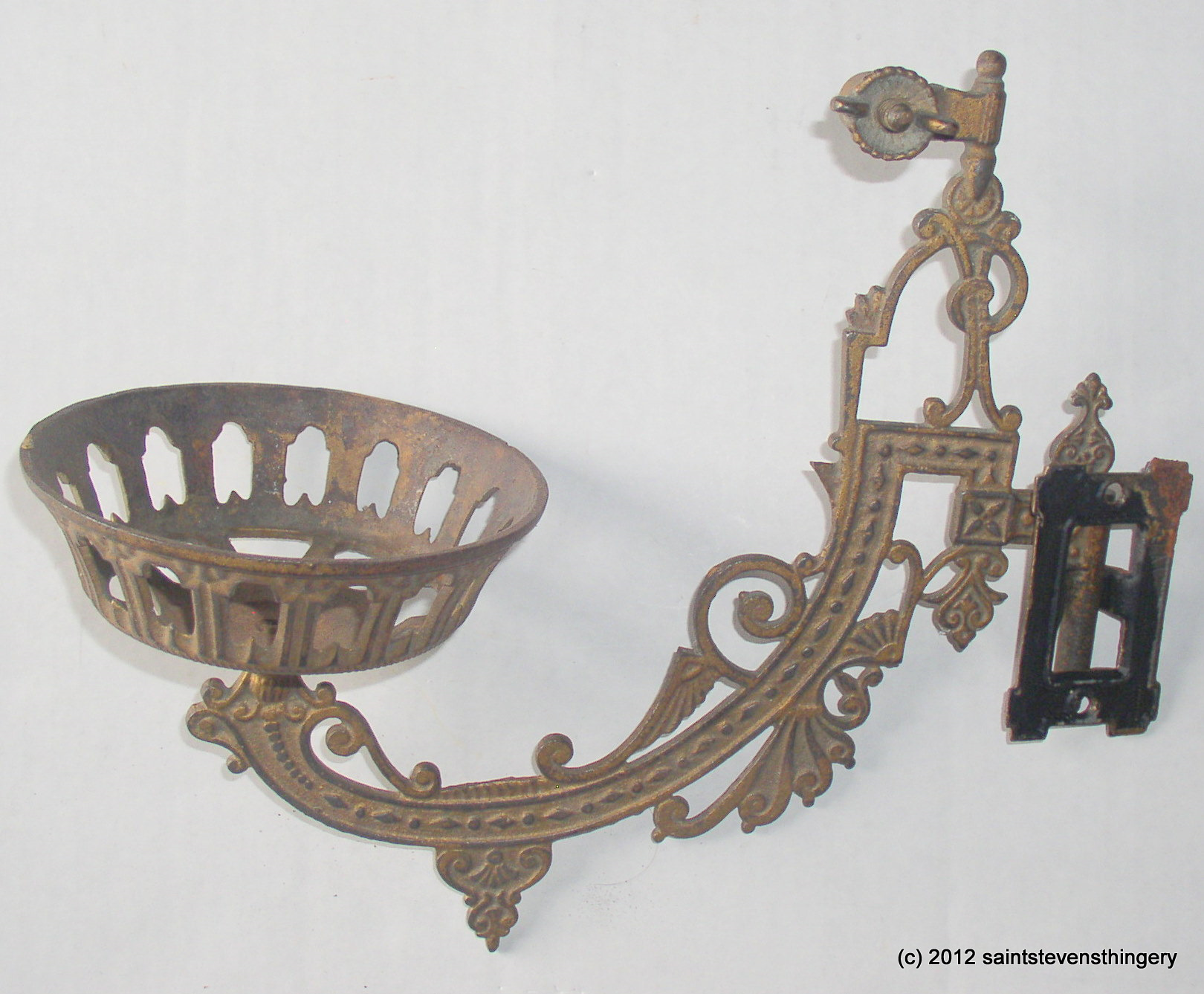 Details about   Antique Victorian Ornate Cast Iron Oil Lamp Holder Fitter Sconce Swivel Arm 7" 