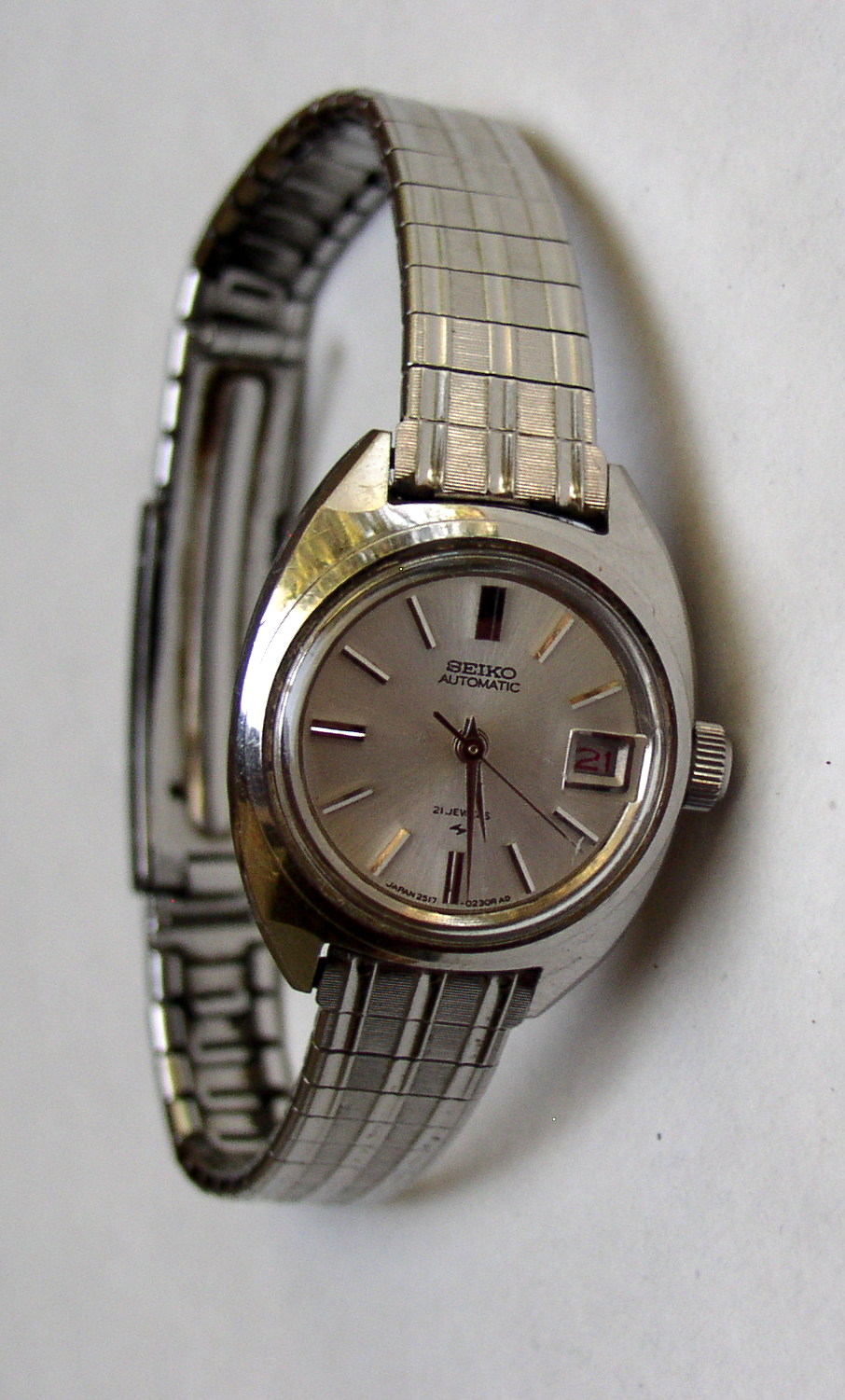 Vintage Seiko Automatic 21 Jewels 2517-0211 Ladies Watch Stainless Steel  Band – Thingery Previews Postviews & Music