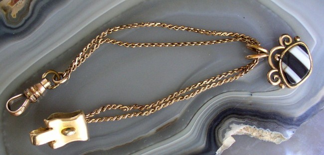 Vest Chain Stone Slide 1