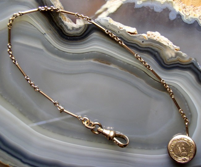 button hole chain2