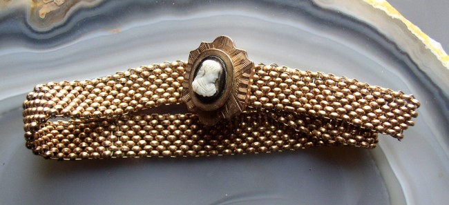 Mesh Bracelet With Cameo 1