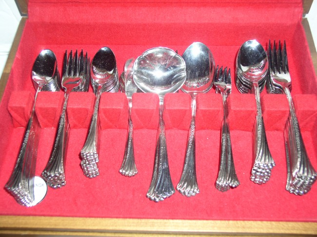 Spring Glen Flatware And Case 2