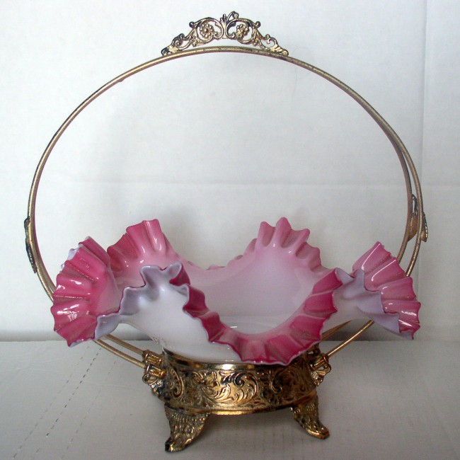 Ruffled Basket With Frame 1