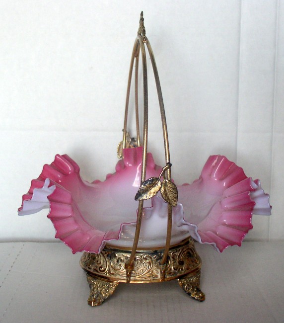 Ruffled Basket With Frame 2