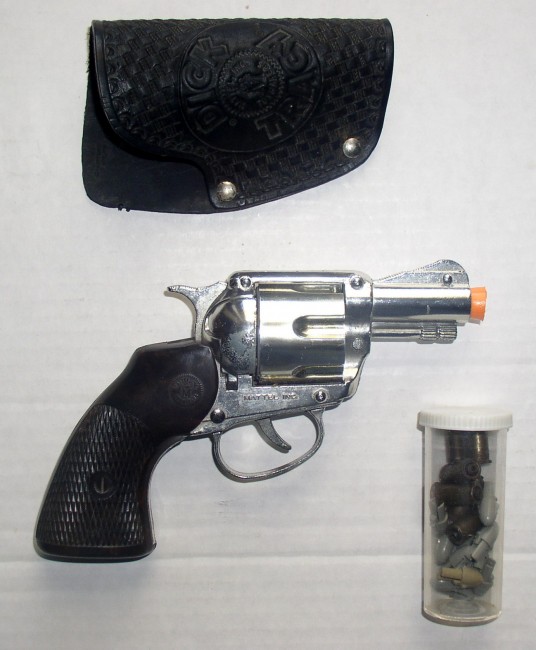 Dick Tracy Pistol & Holster & Ammo 2