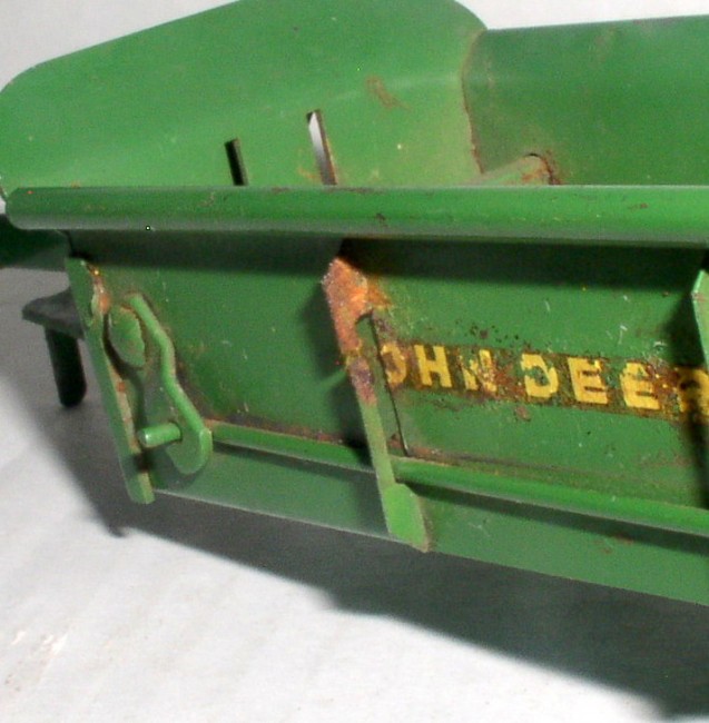 Deere Steel Wheels Long Lever Spreader 3