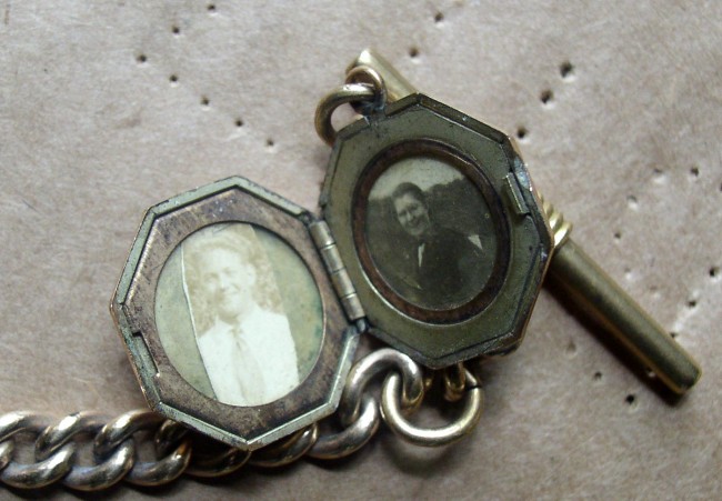 Chain With Photo Locket 3