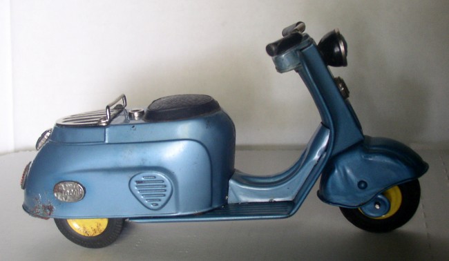 Bandai Silver Pigeon Vespa Scooter 1