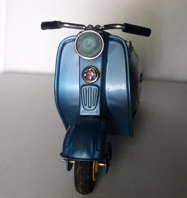 Bandai Silver Pigeon Vespa Scooter 3