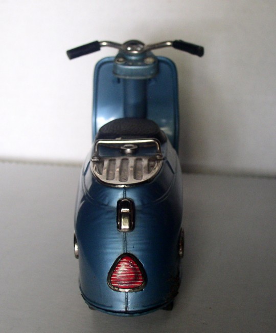 Bandai Silver Pigeon Vespa Scooter 4