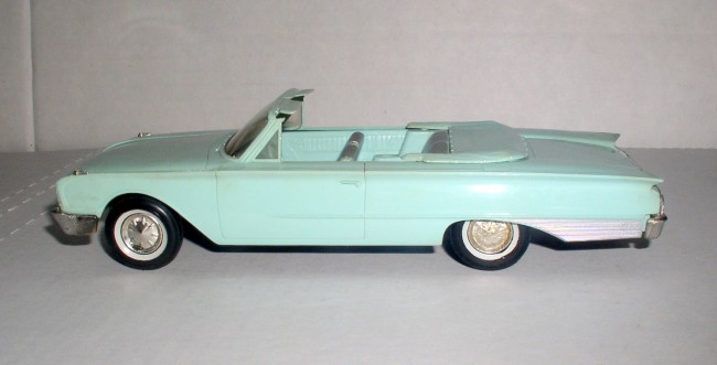 AMT 1960 Ford Galaxie Sunliner 1