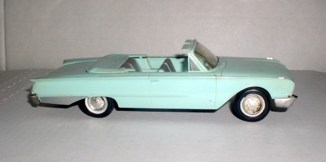 AMT 1960 Ford Galaxie Sunliner 2