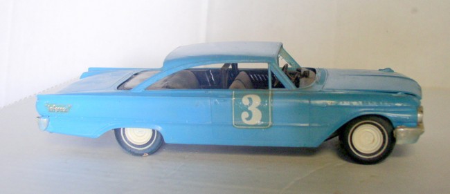1961 Ford Sunliner 2