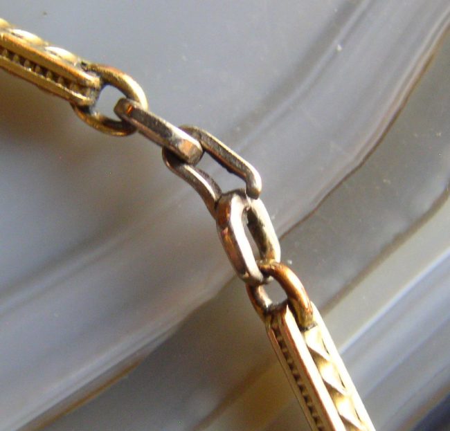 Chain with bent links 5