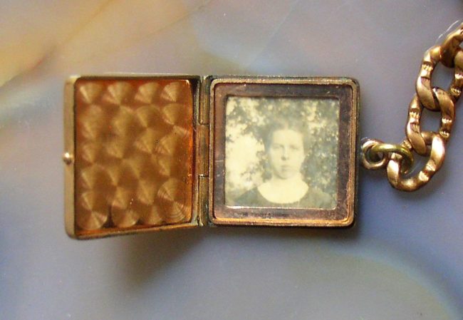 Photo Locket Chain 3